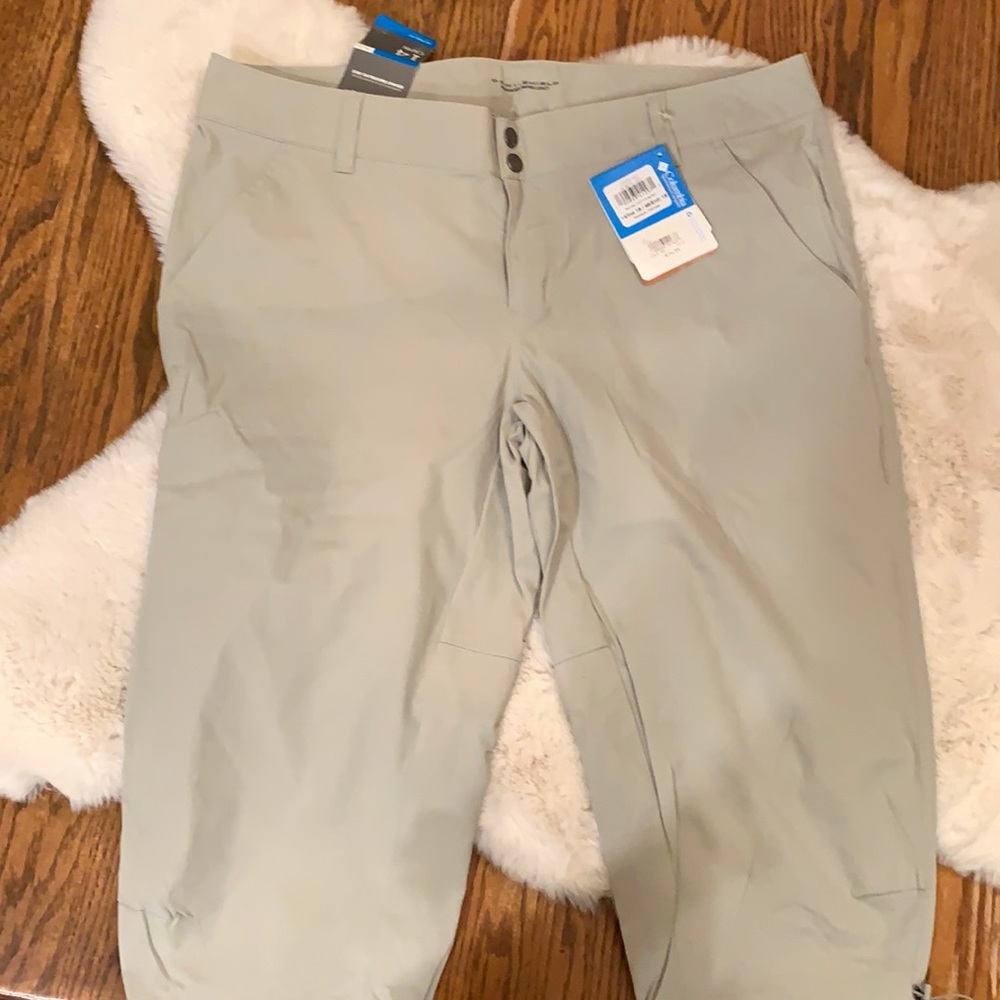 NWT. Columbia Capri